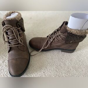Cliffs by White Mountain Brown Ankle Boots, NWT